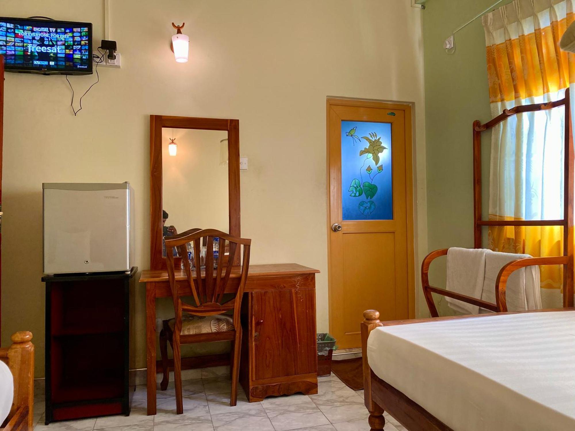 Montana Rest Hotel Anuradhapura Bagian luar foto