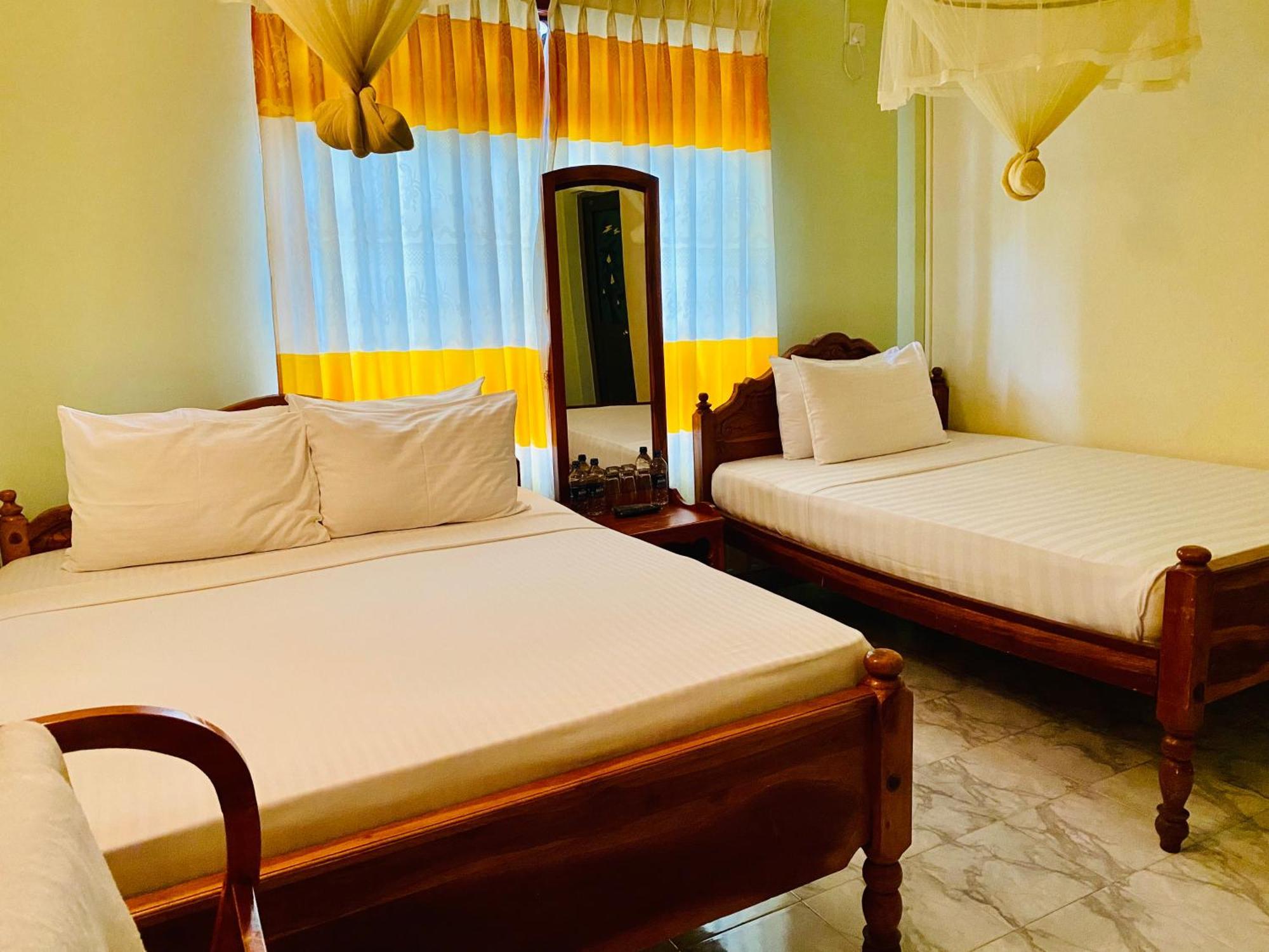 Montana Rest Hotel Anuradhapura Bagian luar foto