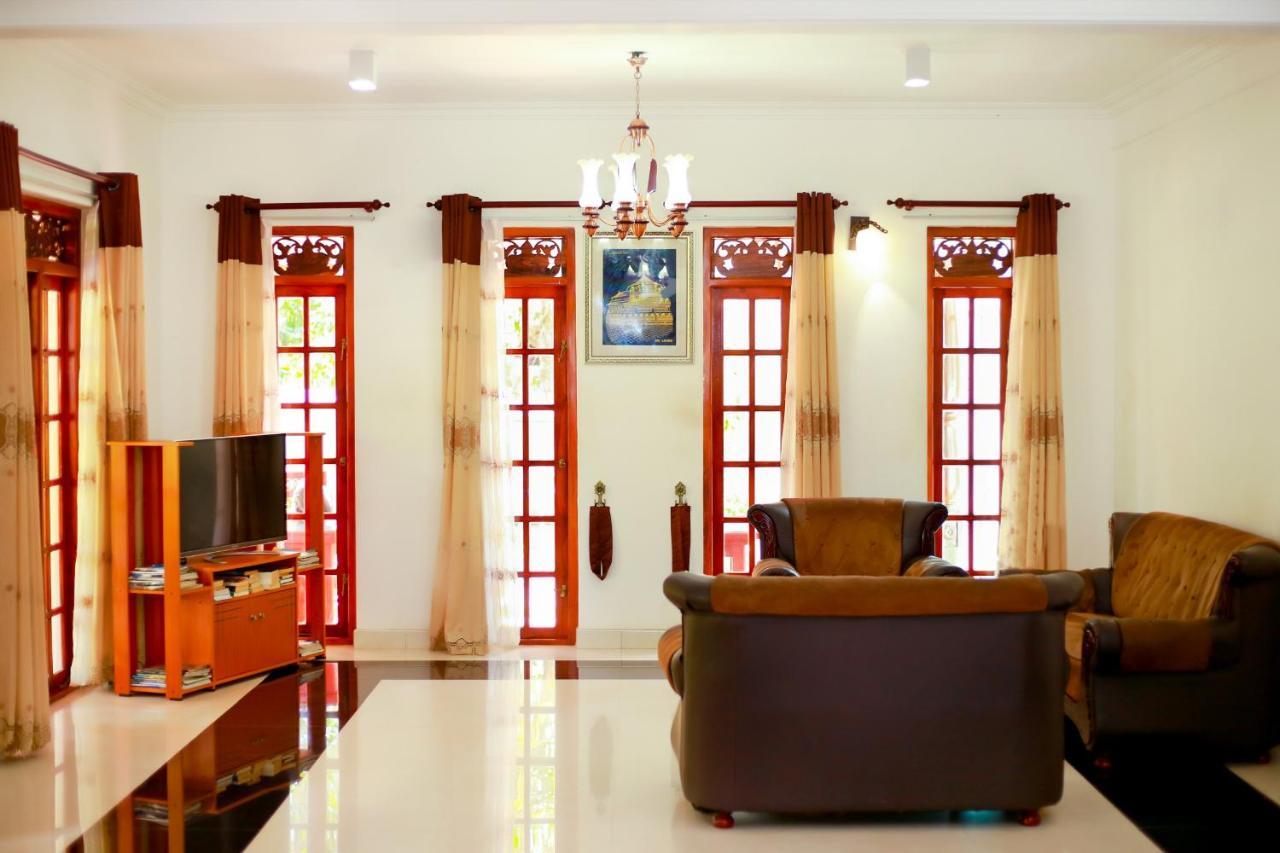 Montana Rest Hotel Anuradhapura Bagian luar foto